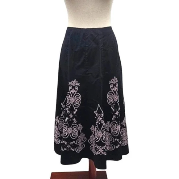 Sunny Leigh Full Midi Skirt Black With Embroidered‎ Light Pink Design Size 8 - Picture 2 of 10